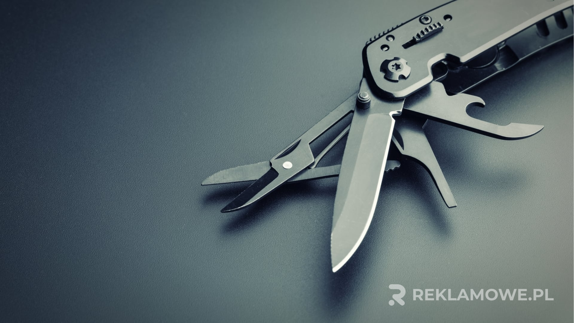 Zestaw wielofunkcyjnych narzędzi reklamowych