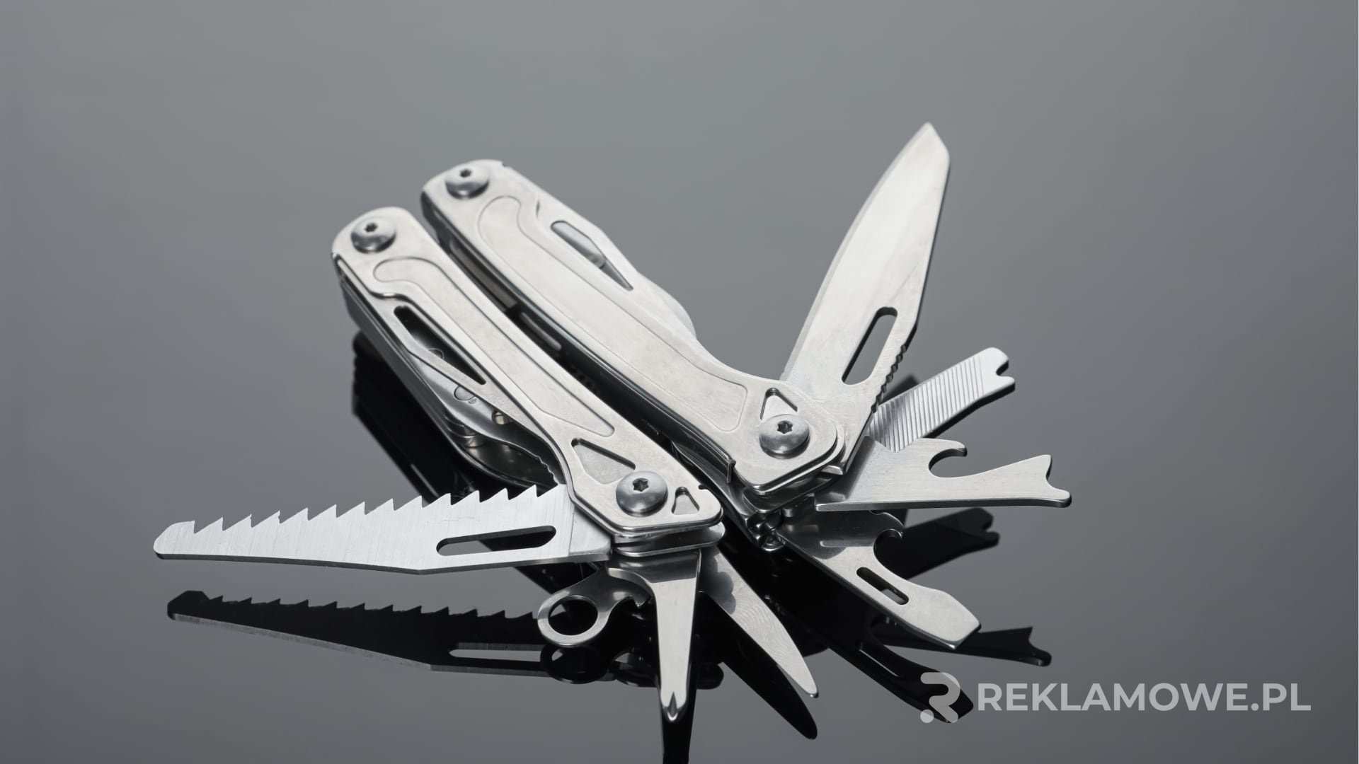 Multitool reklamowy jako gadżet na targi
