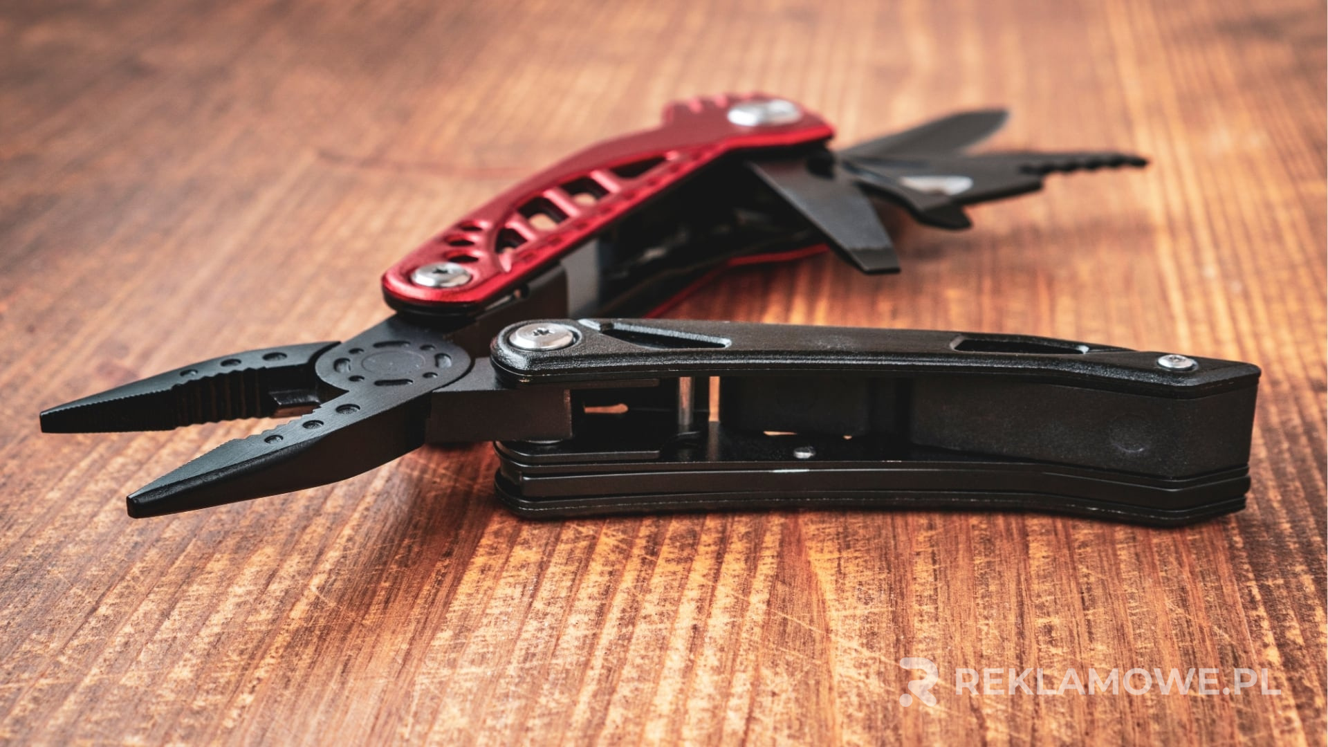 Multitool reklamowy a wizerunek firmy – jak narzędzia wielofunkcyjne wpływają na percepcję marki Multitool reklamowy jako element identyfikacji wizualnej firmy