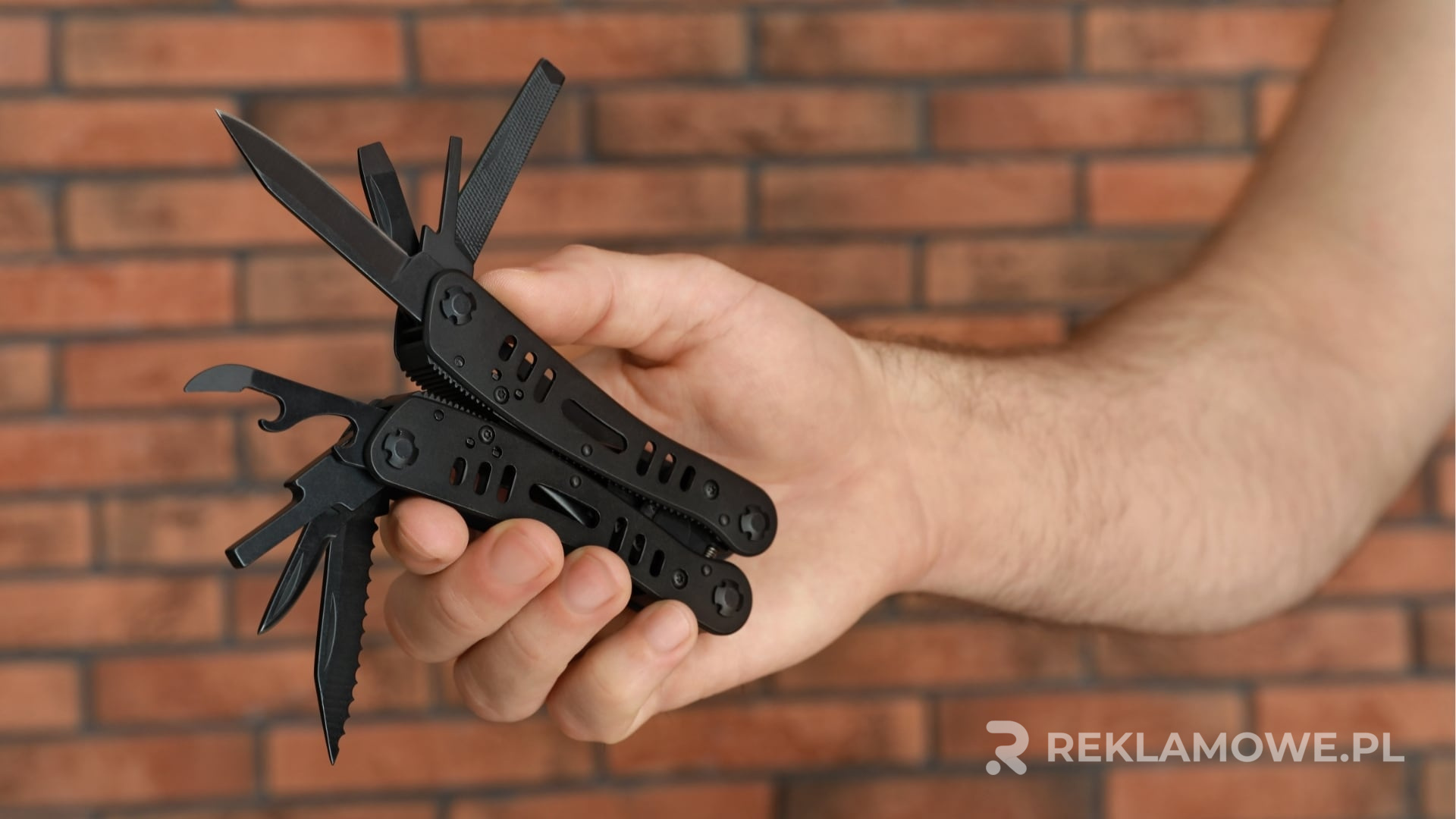 Multitool używany w realnych warunkach