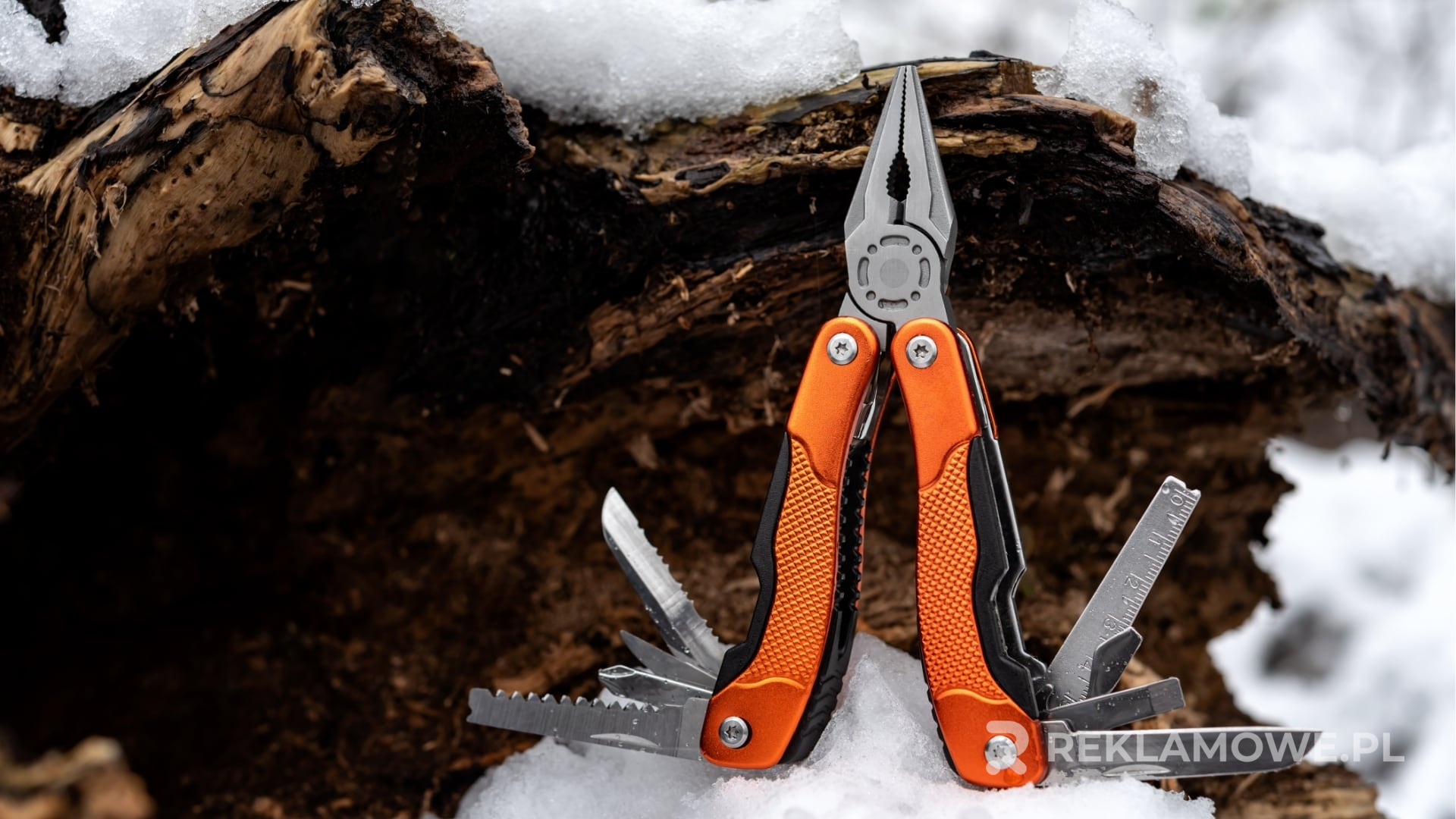 Multitool reklamowy używany w biurze