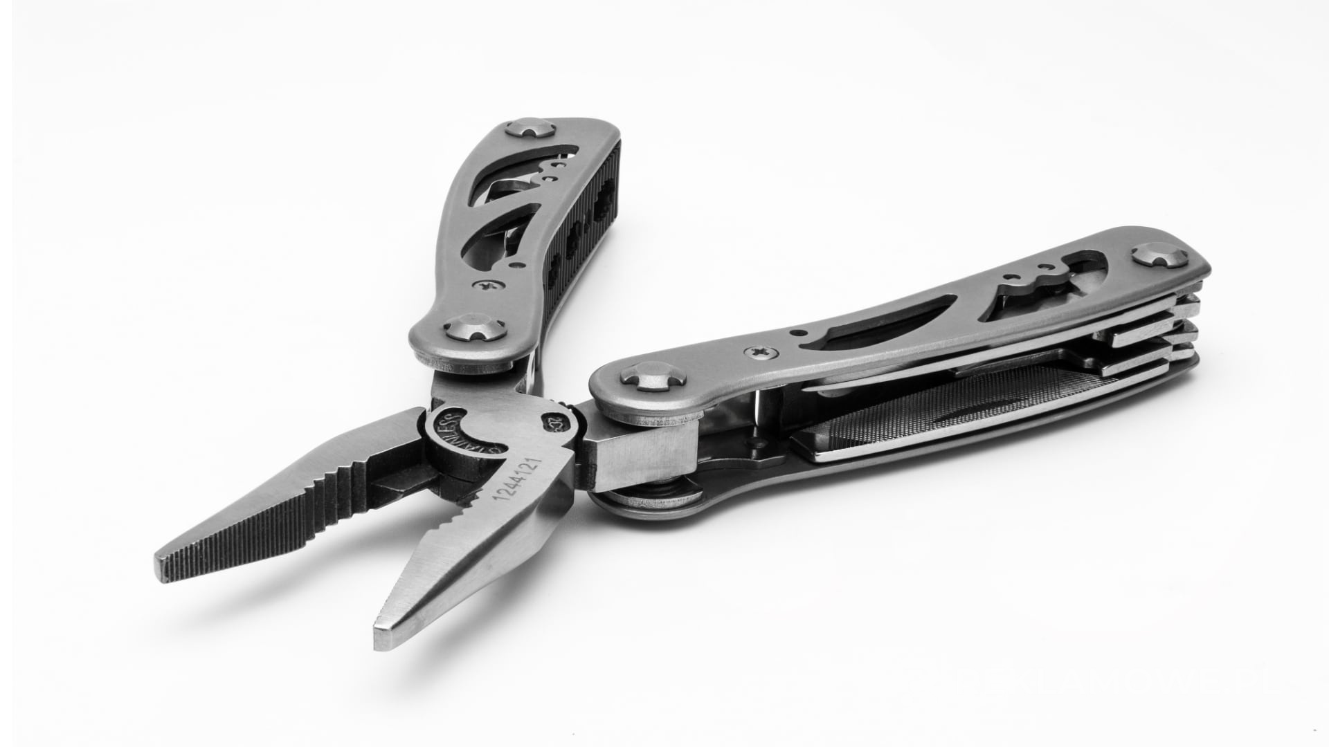Multitoole Reklamowe kontra Tradycyjne Gadżety Firmowe – Porównanie Porównanie multitoole reklamowe i tradycyjne gadżety firmowe